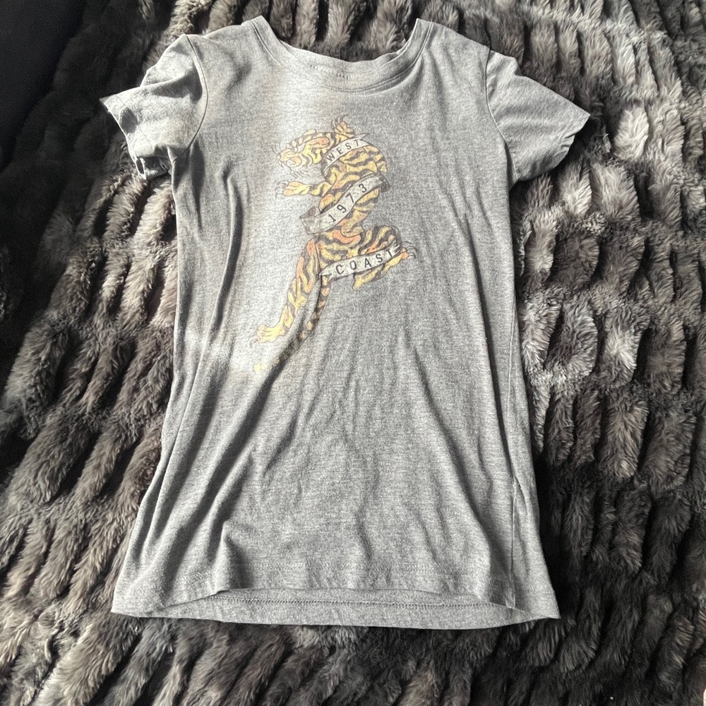 Women’s tiger graphic t-shirt